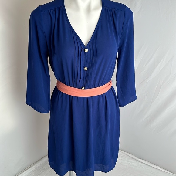 Dresses & Skirts - Francesca’s electric blue v-neck button front three quarter sleeve dress